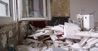 Демонтаж хрущевки в Дальнереченске - удаление старых полов и стен по выгодной цене от 1736 рублей.